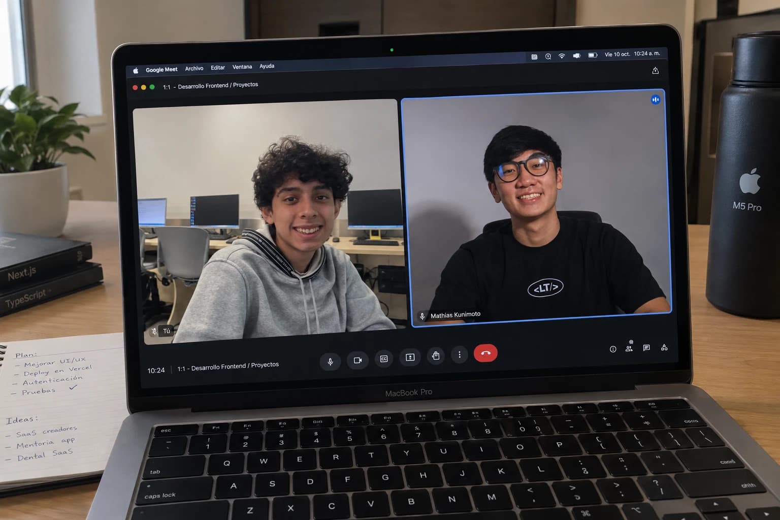 Kuni en una videollamada de mentoría con un alumno